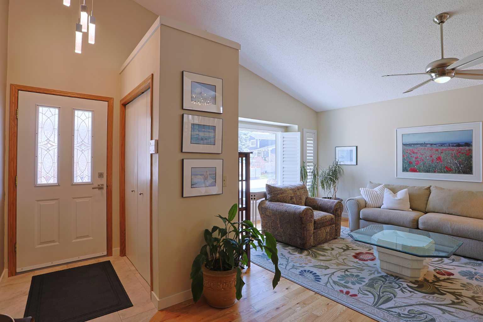 75 Scenic Glen Crescent NW