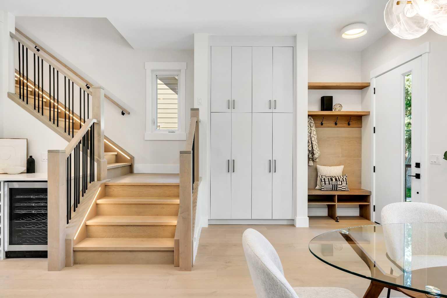 1130A Regent Crescent NE