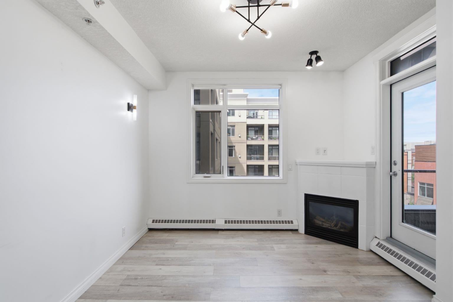 930 Centre Avenue NE 438