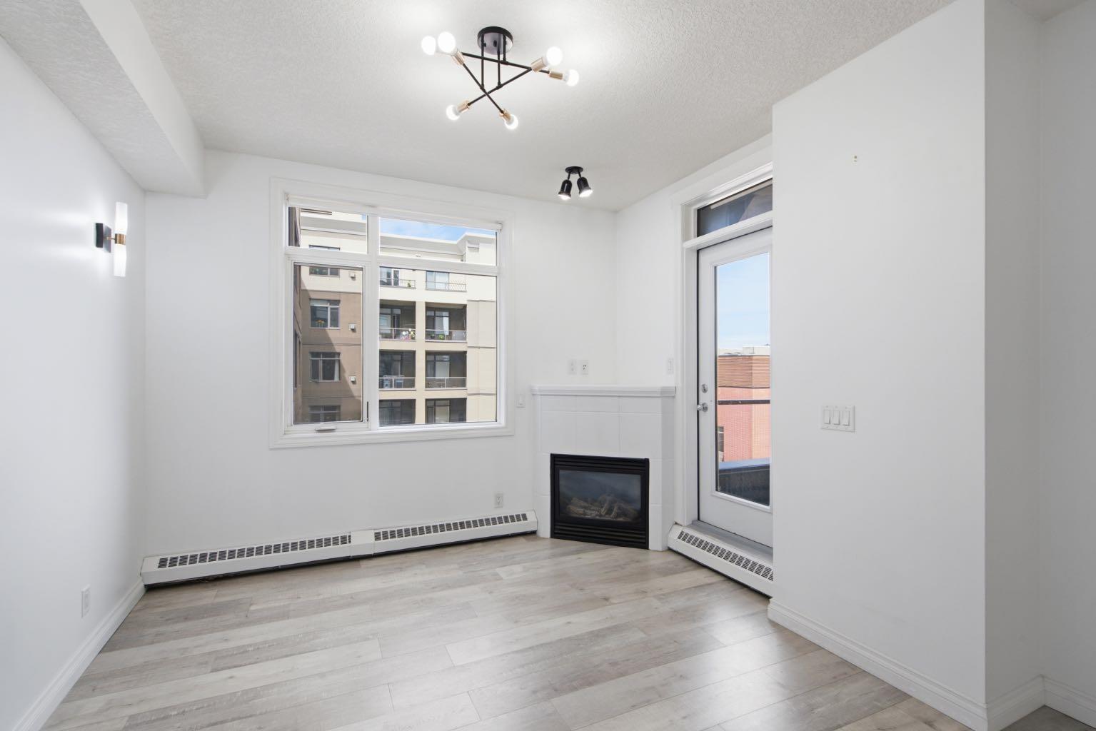 930 Centre Avenue NE 438