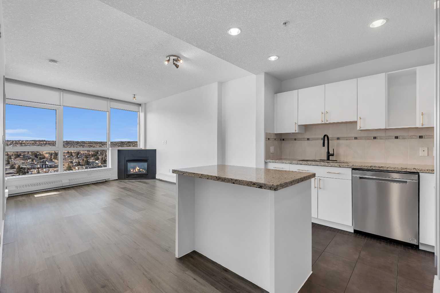 77 Spruce Place SW 2004