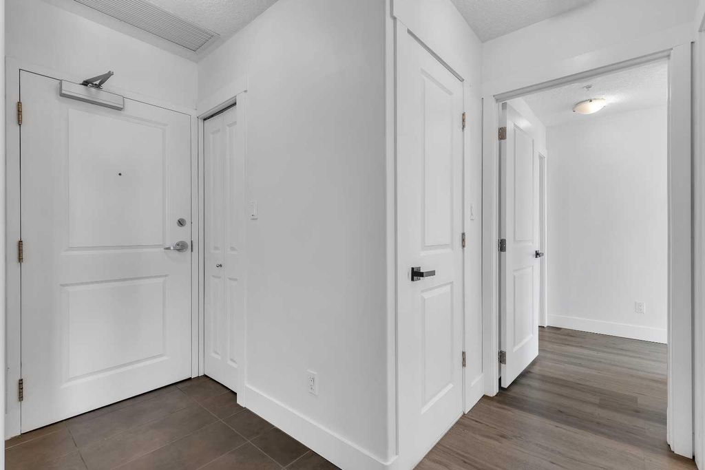 Photo of 77 Spruce Place SW #2004, Calgary, AB T3C 3X6 (MLS # A2286192)