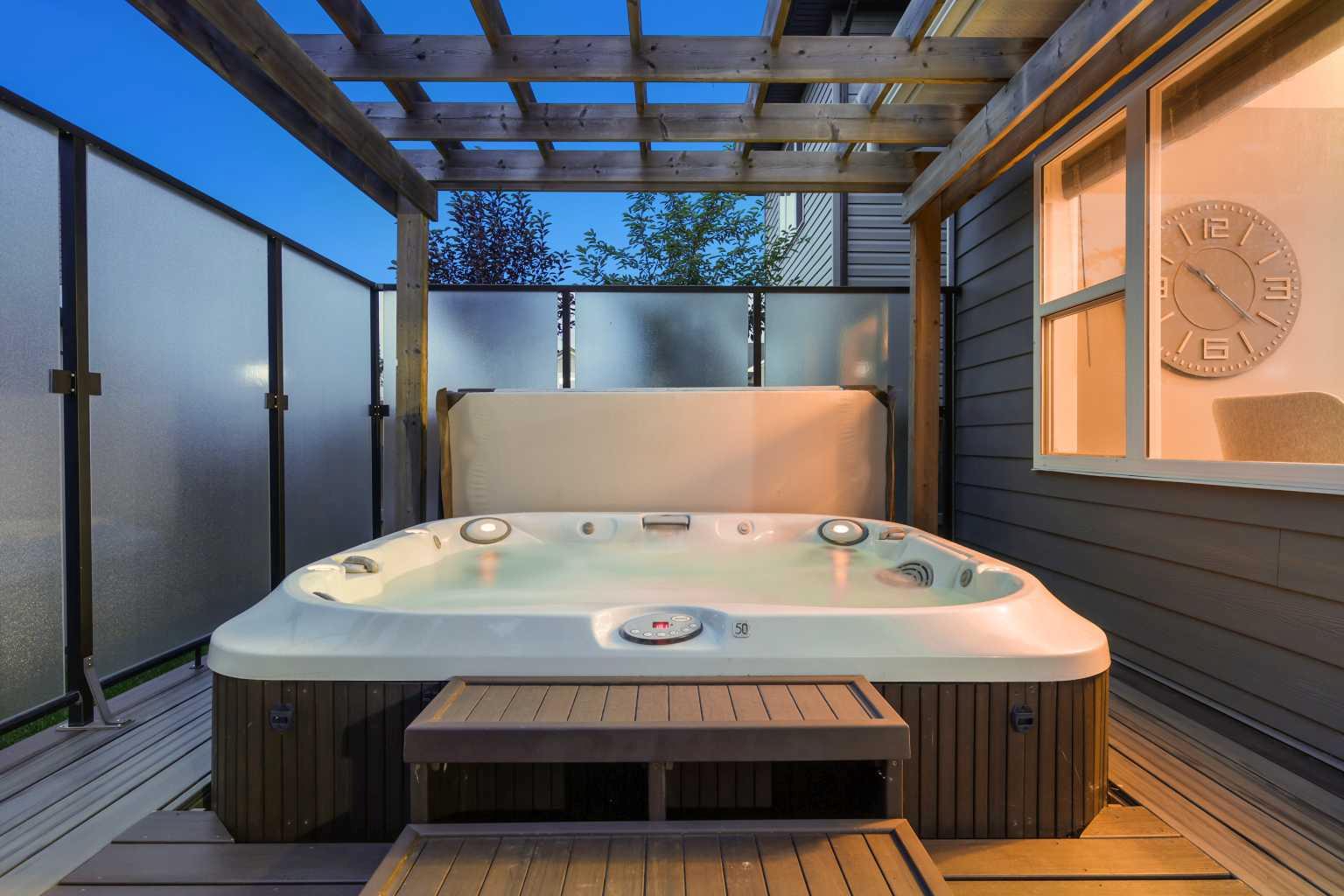 106 SILVERADO SKIES Drive SW