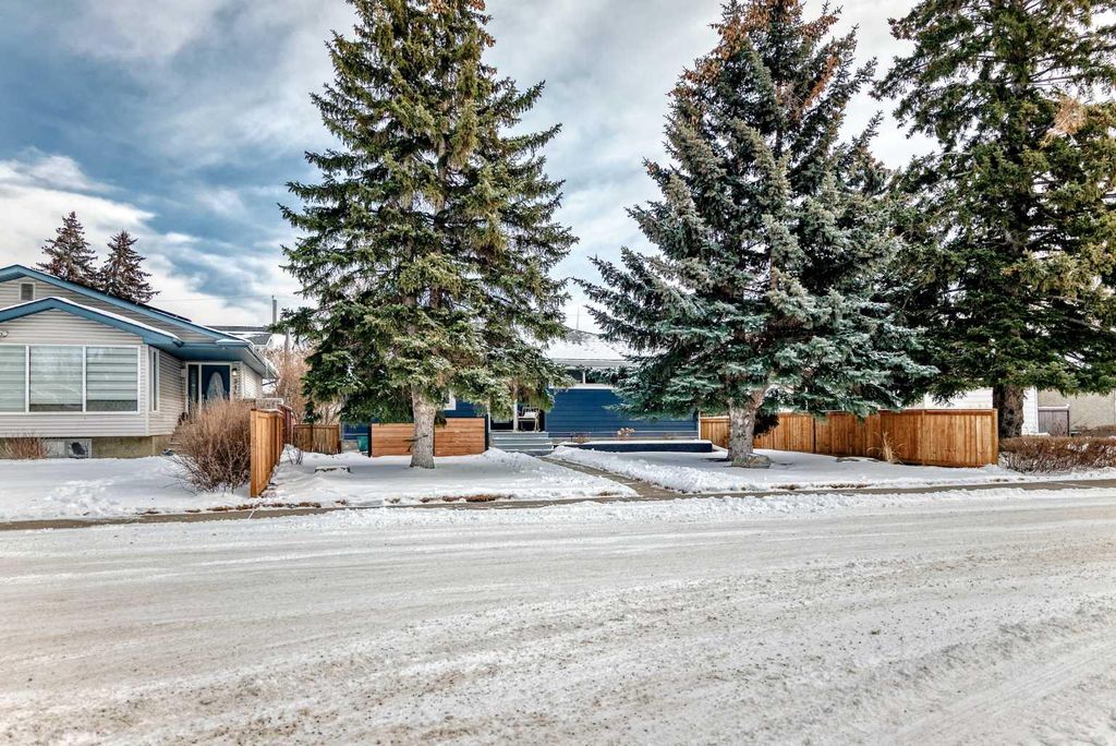 Photo of 3304 46 Street SW, Calgary, AB T3E 3W8 (MLS # A2288123)