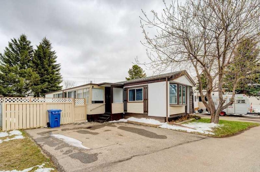 Photo of 6724 17 Avenue SE #162, Calgary, AB T2A 0W5 (MLS # A2312116)