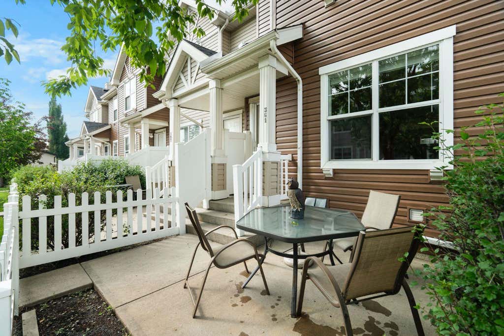 Photo of 361 Elgin Gardens SE, Calgary, AB T2Z 4T5 (MLS # A2326404)