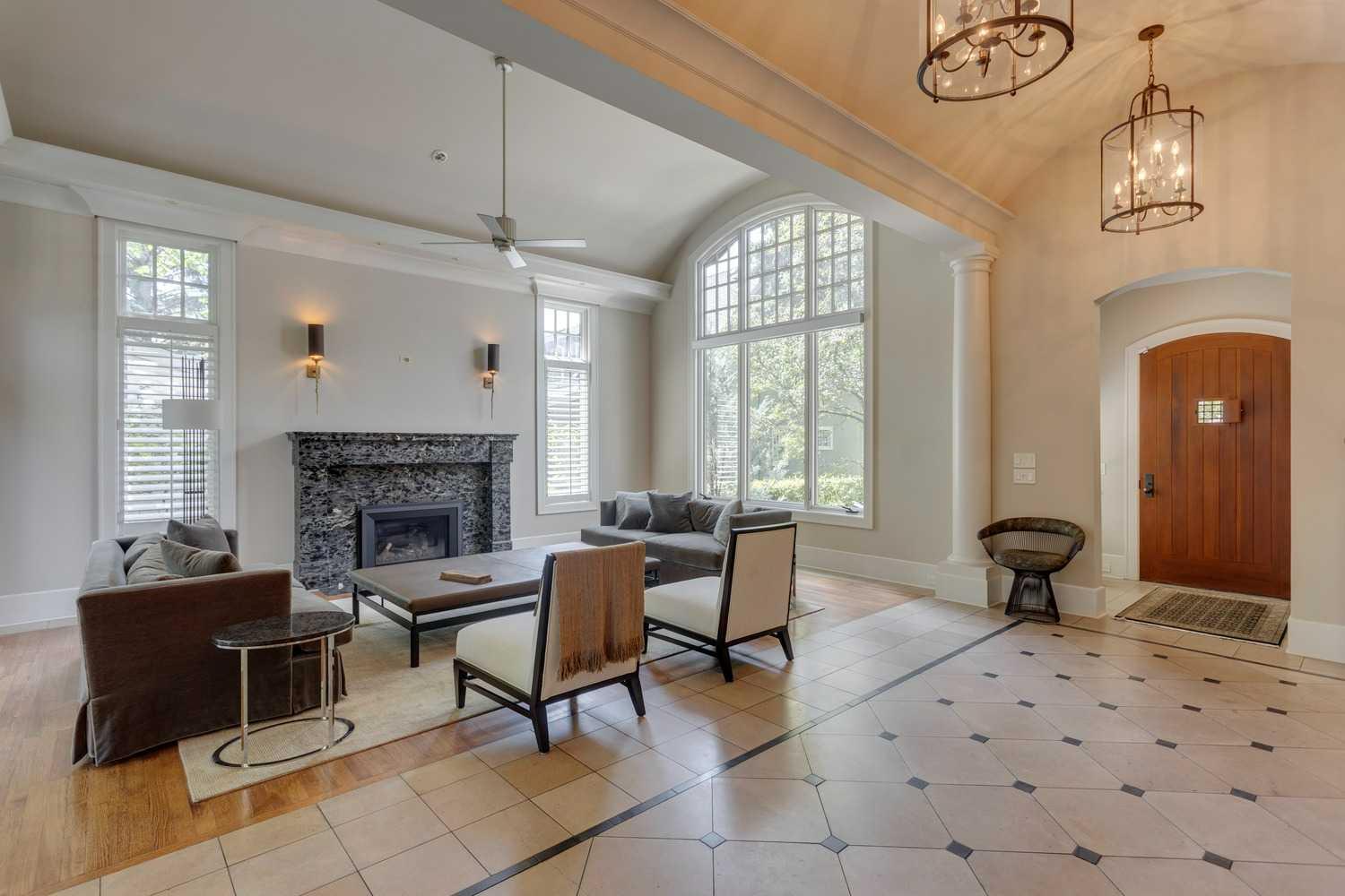 2704 Montcalm Crescent SW