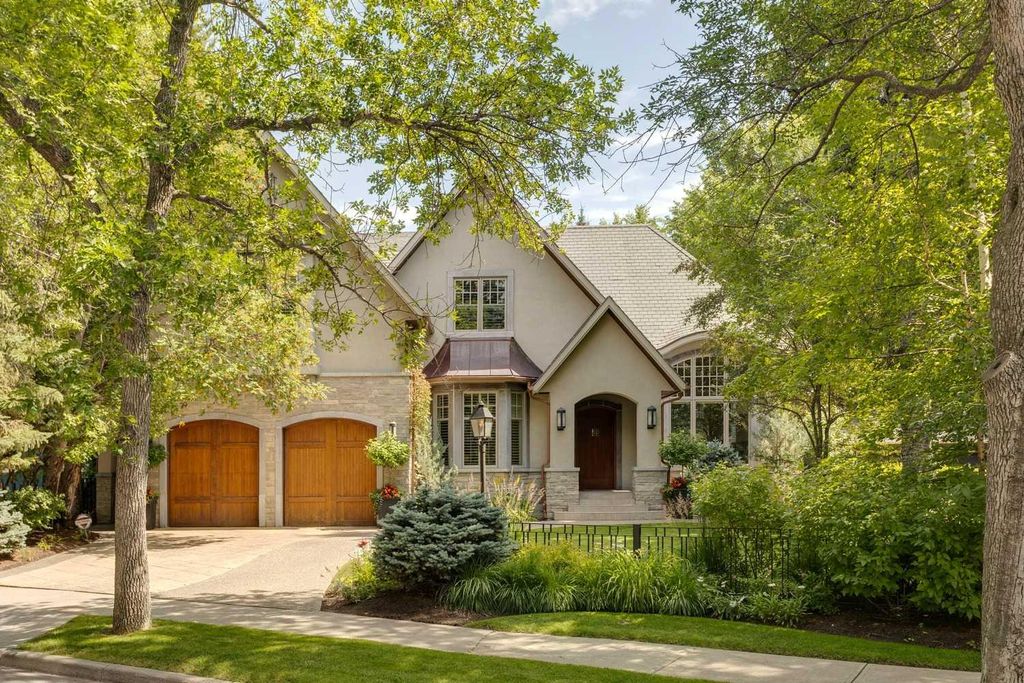 Photo of 2704 Montcalm Crescent SW, Calgary, AB T2T 3M6 (MLS # A2295613)