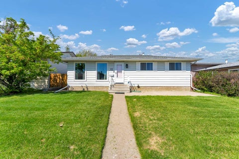 Photo of 10 Hayward Court NE, Medicine Hat, AB T1C 1E2 (MLS # A2319176)