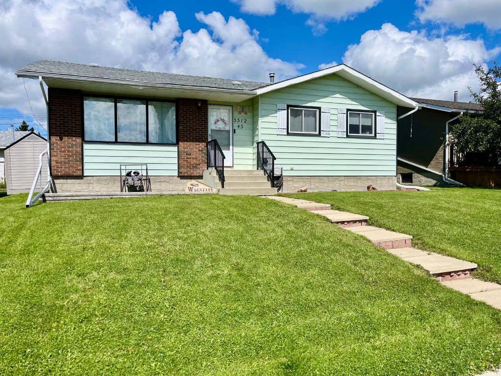Photo of 5512 45 Avenue, Drayton Valley, AB T7A 1K3 (MLS # A2337677)