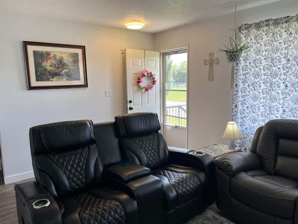 Photo of 5512 45 Avenue, Drayton Valley, AB T7A 1K3 (MLS # A2337677)