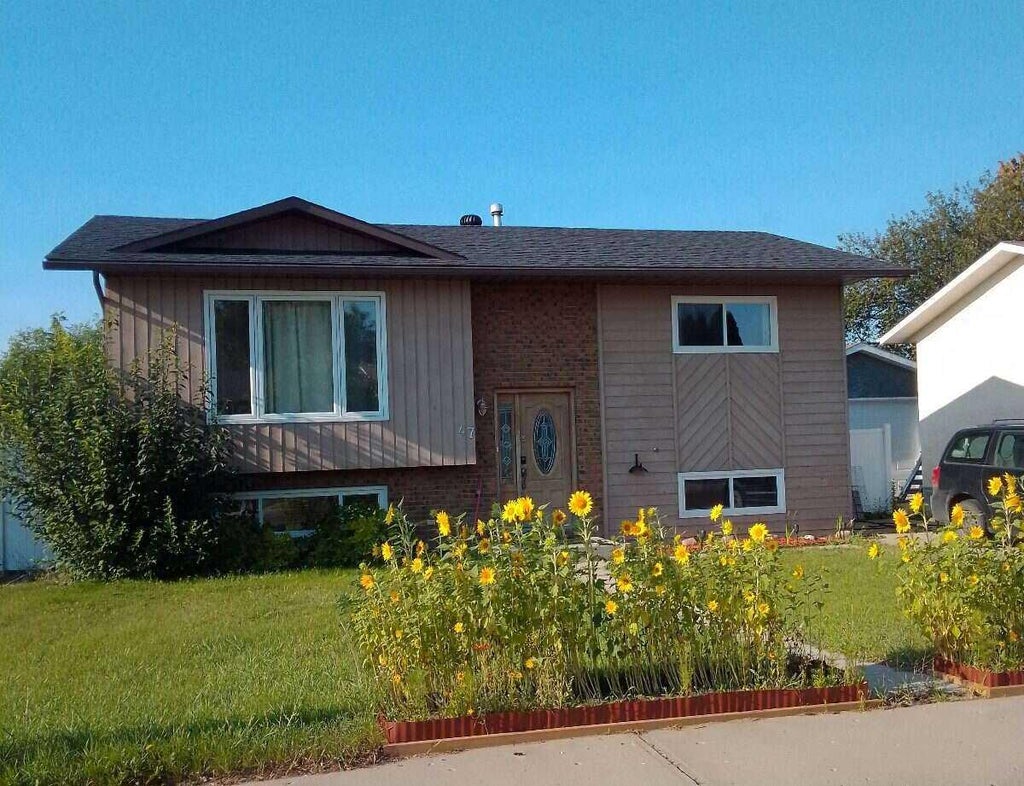 Photo of 47 East Glen Street SE, Medicine Hat, AB T1B 2Z8 (MLS # A2341118)