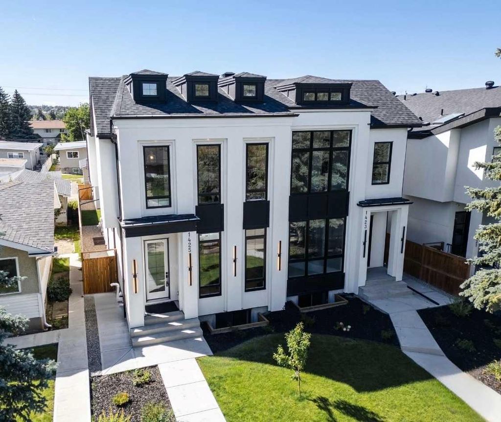 Photo of 1425 44 Street SW, Calgary, AB T3C 2A7 (MLS # A2291538)