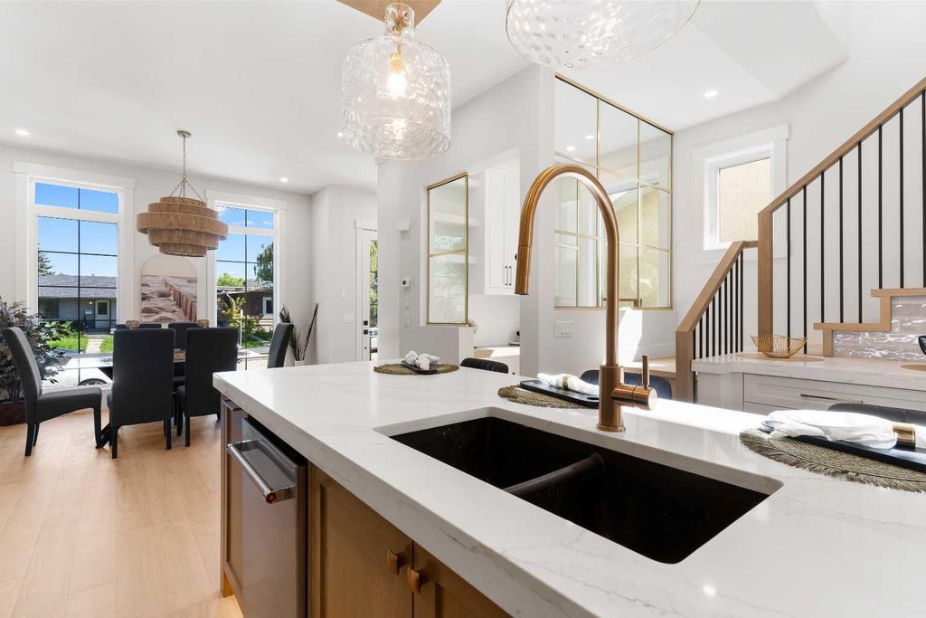 Photo of 1425 44 Street SW, Calgary, AB T3C 2A7 (MLS # A2291538)