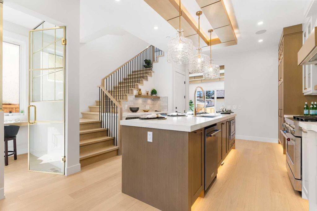 Photo of 1425 44 Street SW, Calgary, AB T3C 2A7 (MLS # A2291538)