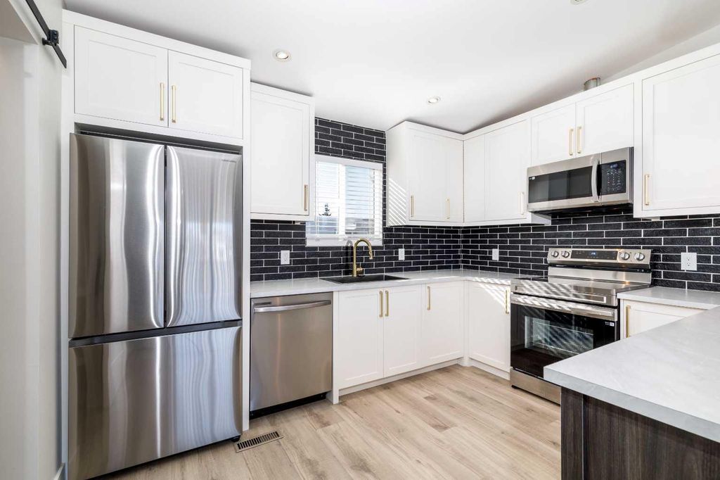 Photo of 5344 76 Street #200, Red Deer, AB T4P 2A6 (MLS # A2292694)