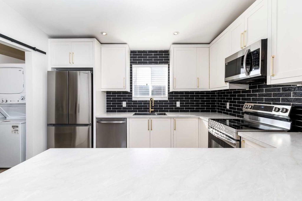 Photo of 5344 76 Street #200, Red Deer, AB T4P 2A6 (MLS # A2292694)