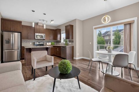 Photo of 558 Evanston Manor NW, Calgary, AB T3P 0R8 (MLS # A2331982)