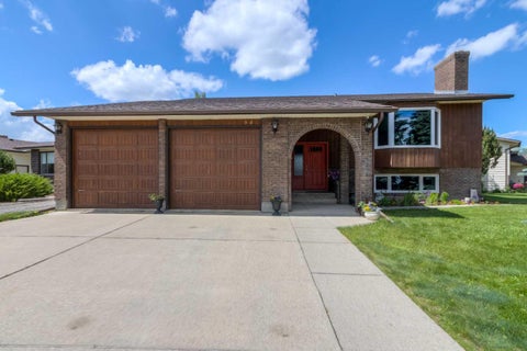 Photo of 94 Elm Crescent S, Lethbridge, AB T1K 4X1 (MLS # A2316871)