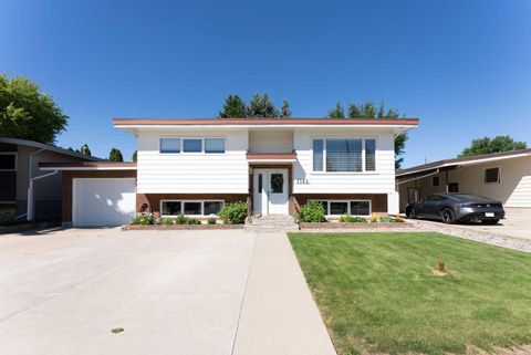 Photo of 1142 24 Street N, Lethbridge, AB T1H 3V5 (MLS # A2325368)