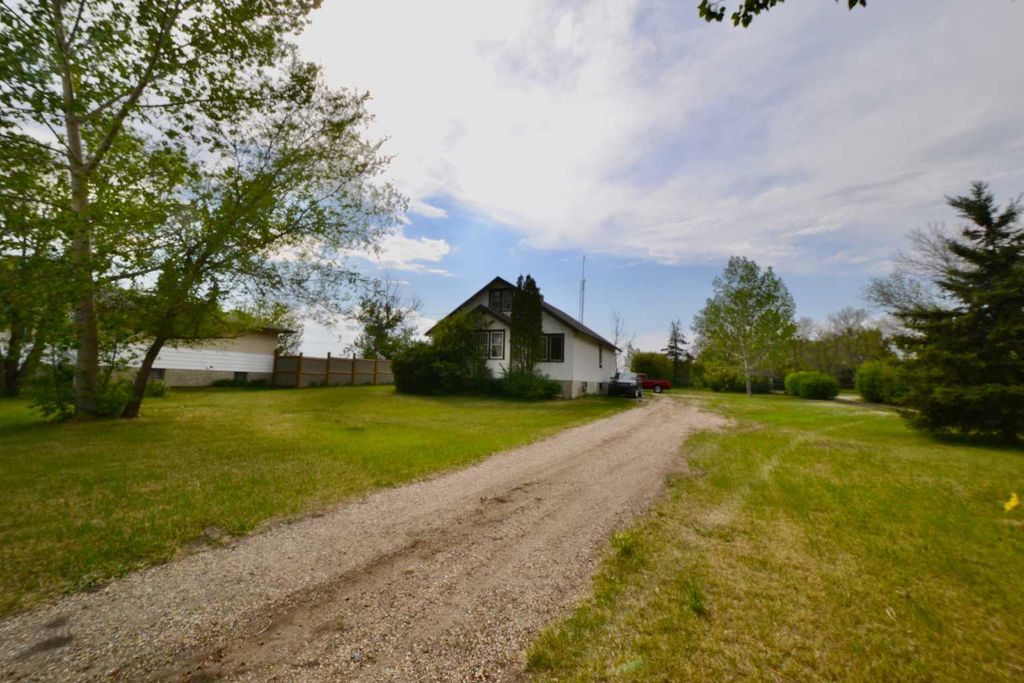 Photo of 308 Walsh Avenue, Acme, AB T0M 0A0 (MLS # A2316124)