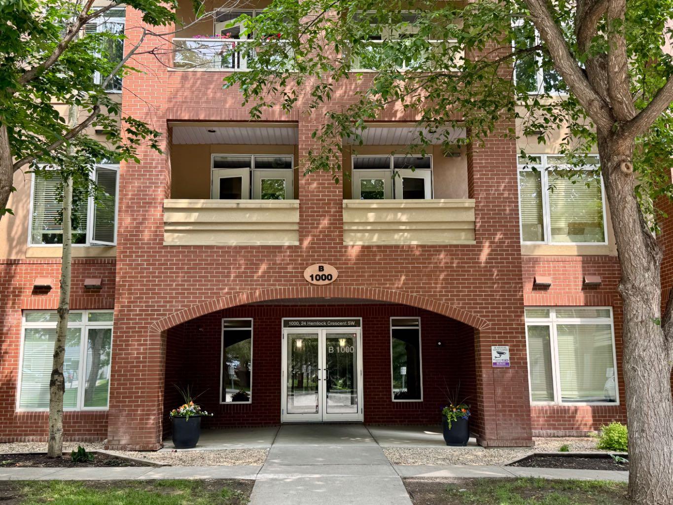 24 Hemlock Crescent SW 1108