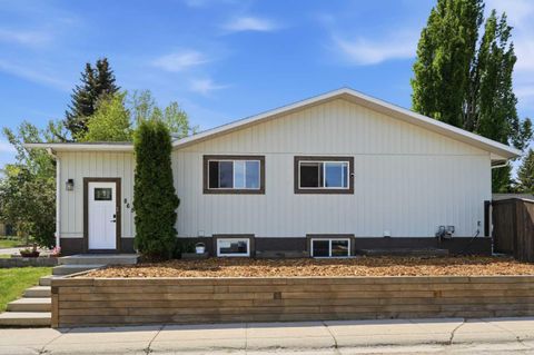 Photo of 865 Queensland Drive SE, Calgary, AB T2J 5E4 (MLS # A2314487)