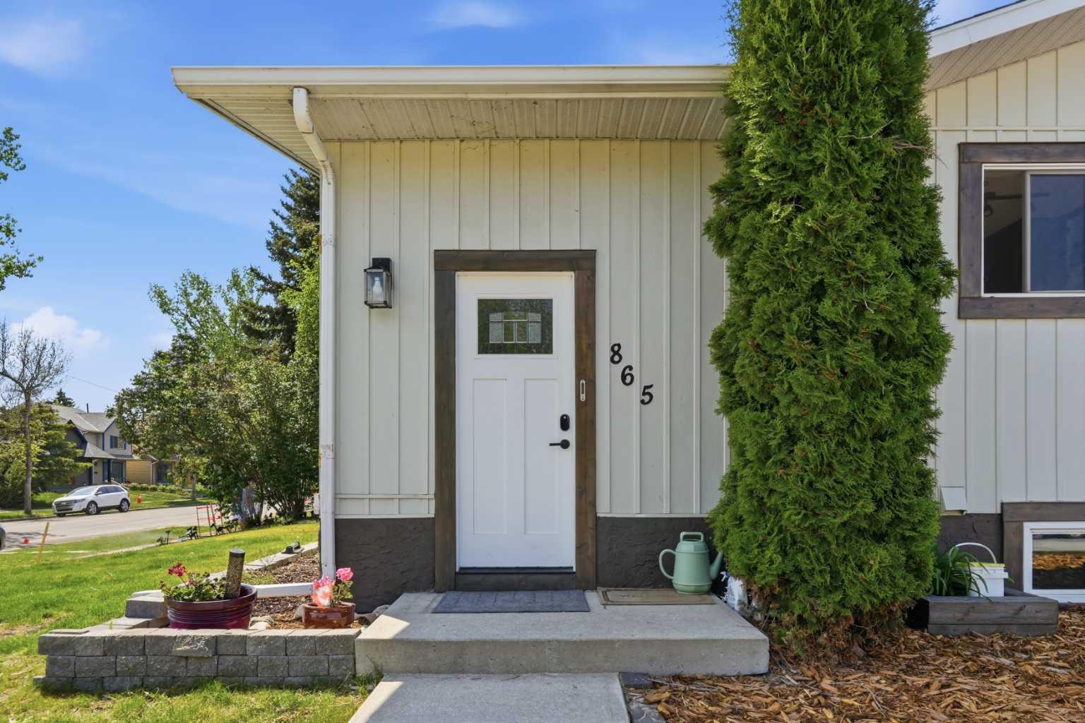 865 Queensland Drive SE