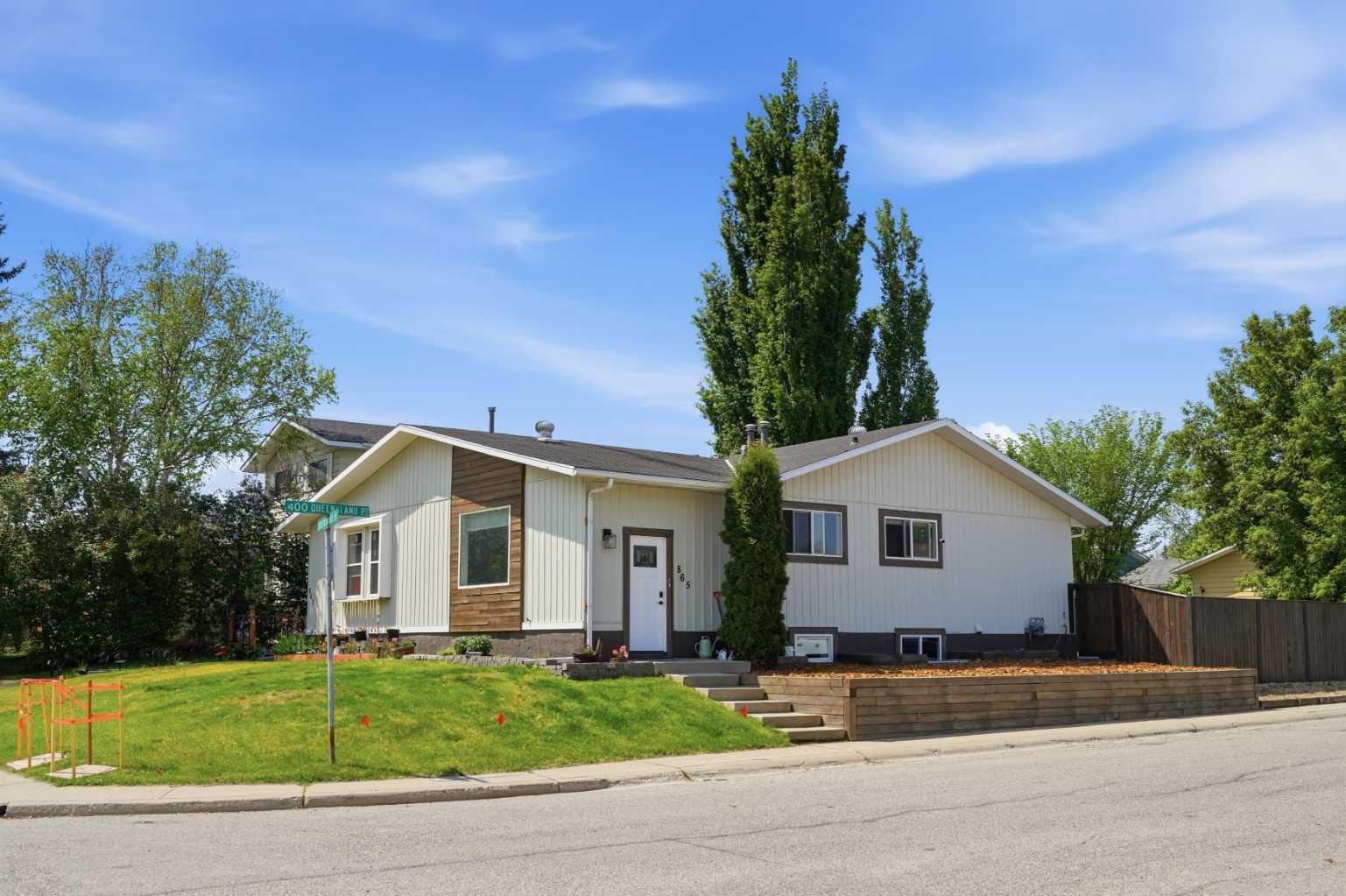 865 Queensland Drive SE