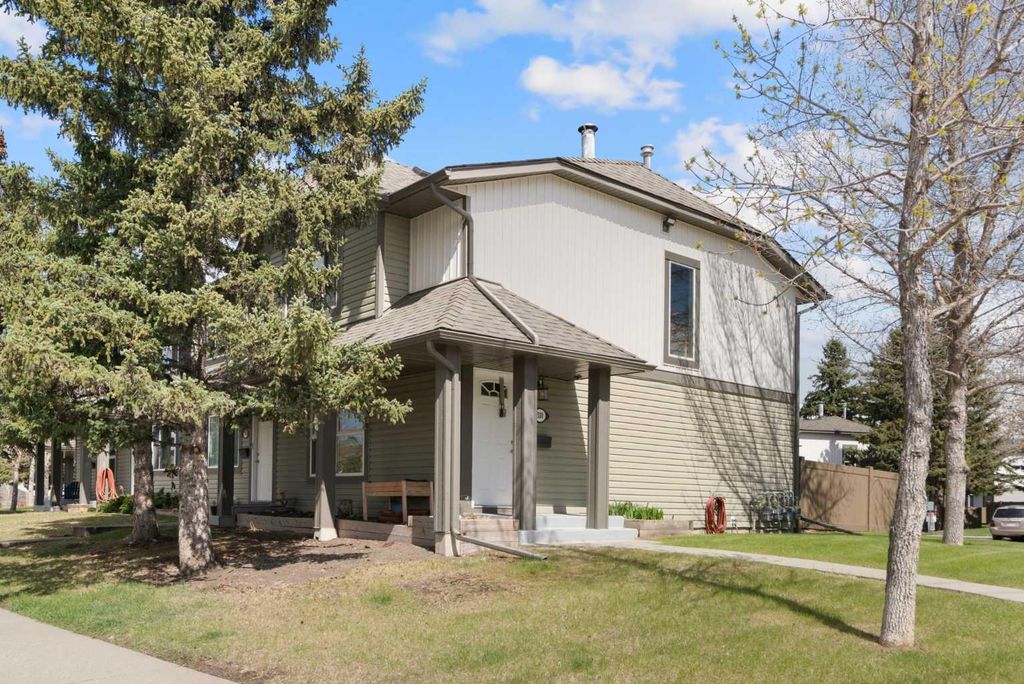 Photo of 530 Woodbine Boulevard SW, Calgary, AB T2W 5B3 (MLS # A2312450)