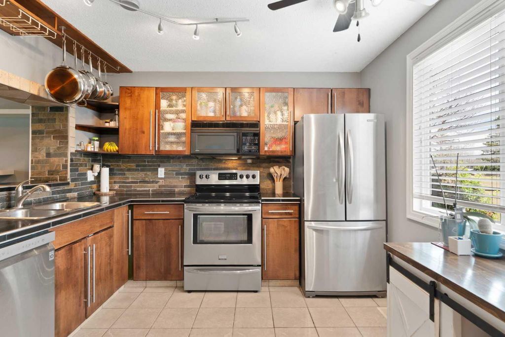 Photo of 530 Woodbine Boulevard SW, Calgary, AB T2W 5B3 (MLS # A2312450)