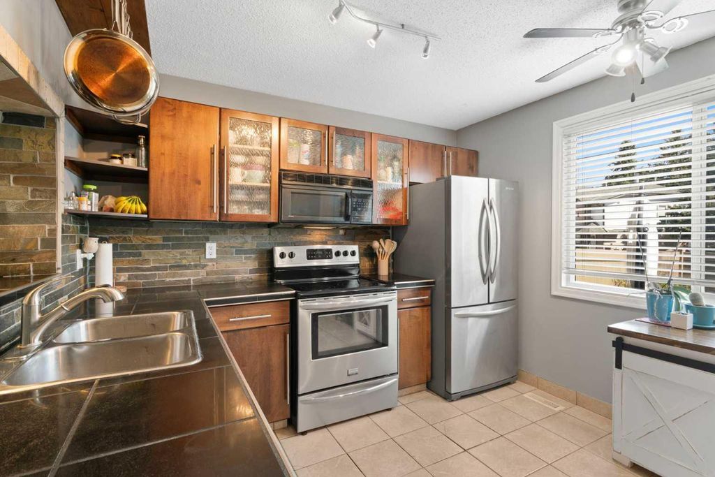 Photo of 530 Woodbine Boulevard SW, Calgary, AB T2W 5B3 (MLS # A2312450)