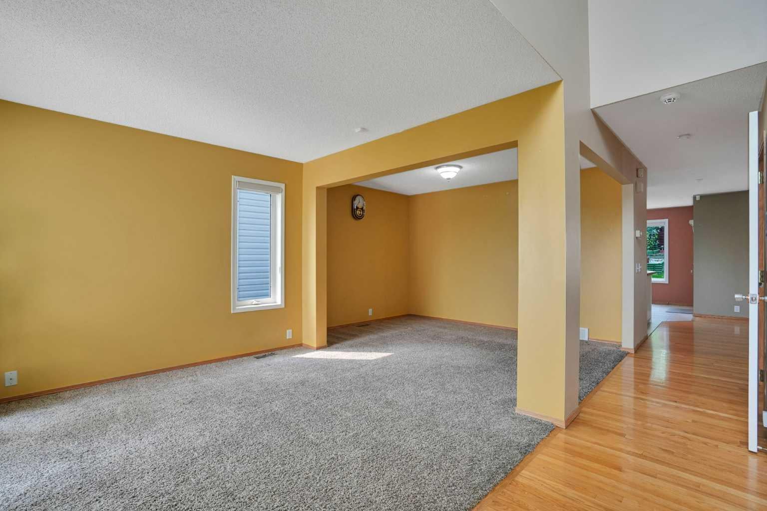 332 Harvest Hills Drive NE