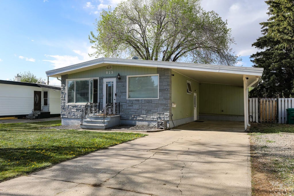 Photo of 813 11 Avenue S, Lethbridge, AB T1K 0H9 (MLS # A2310838)