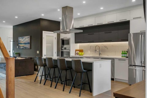 Photo of 2327B Osborne Crescent SW, Calgary, AB T2T 0Y7 (MLS # A2354110)