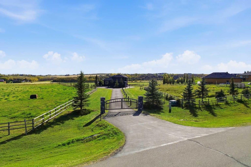 Photo of 56097 Ridgeview Drive E, Rural Foothills County, AB T1S 5A9 (MLS # A2349738)