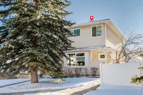 123 Woodsman Lane SW Calgary AB T2W 4Z5