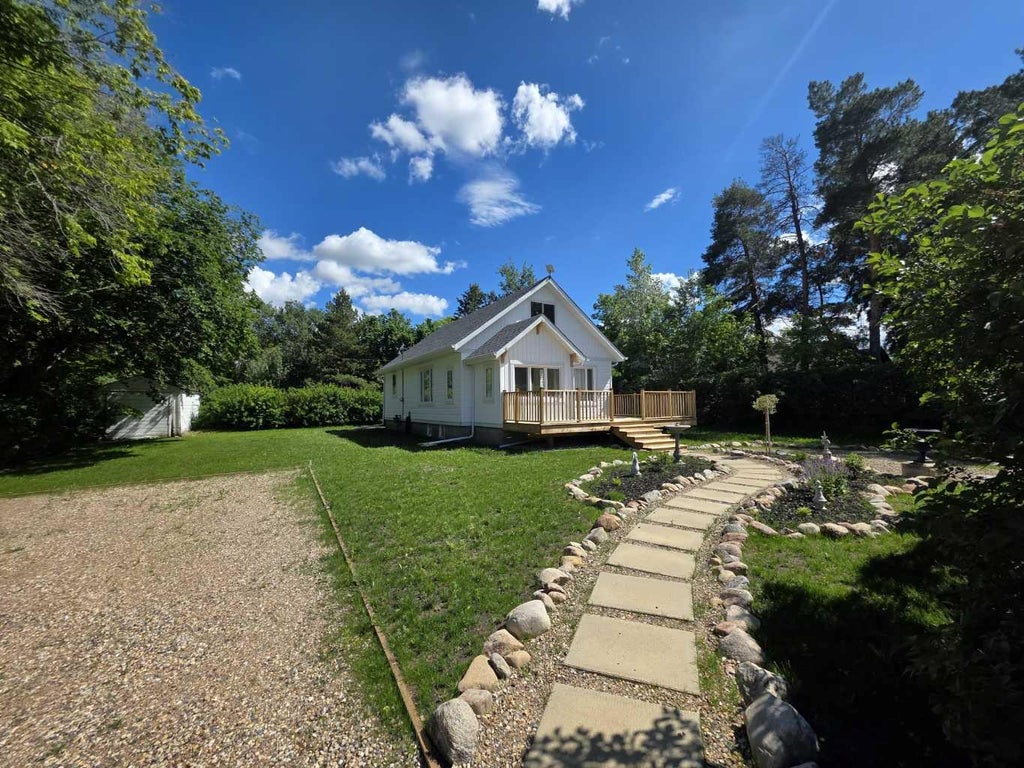 Photo of 4927 50 Street, Amisk, AB T0B 1B0 (MLS # A2323389)