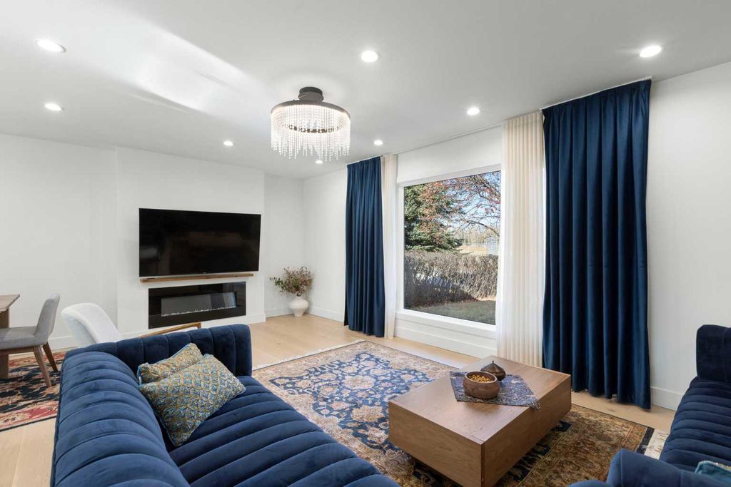 Photo of 224 Silverview Way NW, Calgary, AB T3B 3K3 (MLS # A2298370)