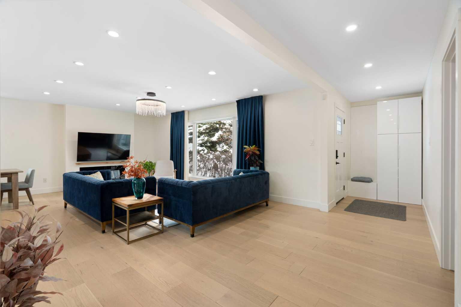 224 Silverview Way NW