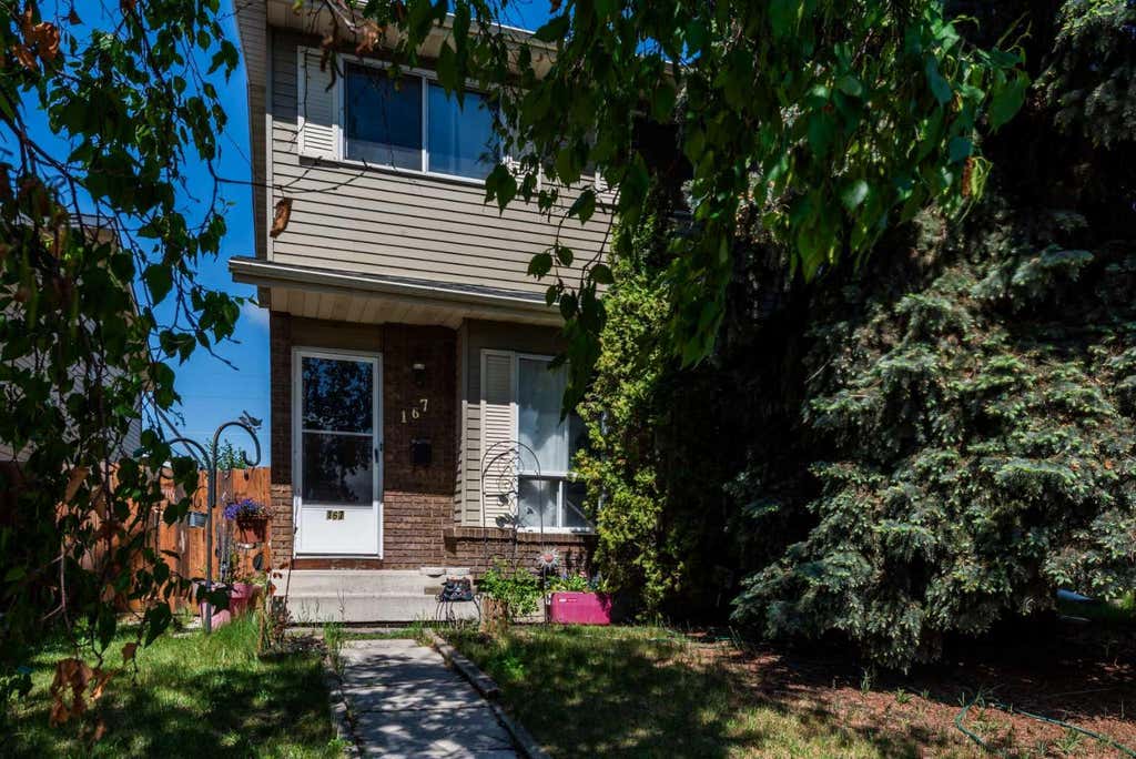Photo of 167 Erin Mount Place SE, Calgary, AB T2B 2T3 (MLS # A2313964)