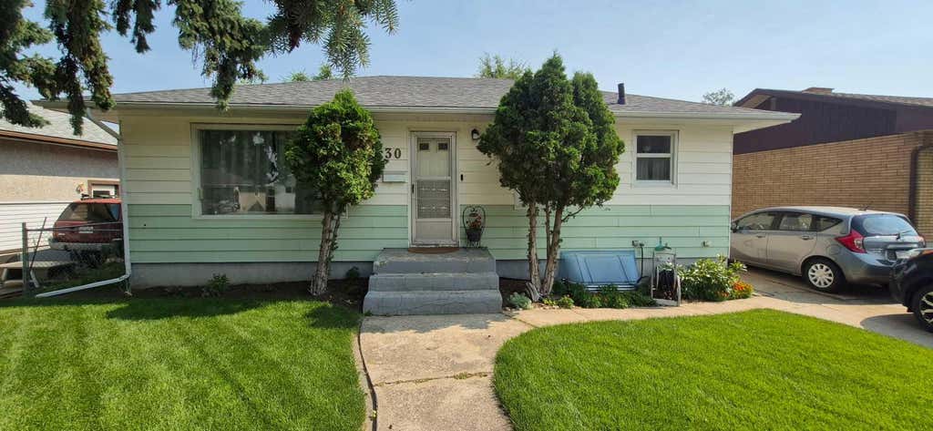 Photo of 30 Cochran Drive NW, Medicine Hat, AB T1A 6Y7 (MLS # A2331435)