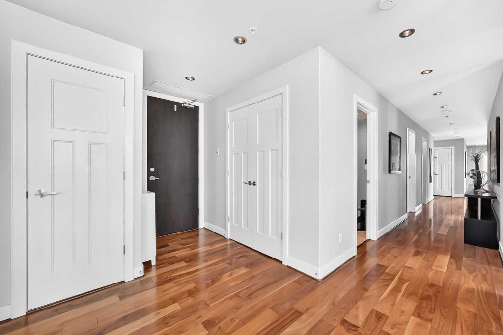 Photo of 99 Spruce Place SW #3002, Calgary, AB T3C 3X7 (MLS # A2344166)