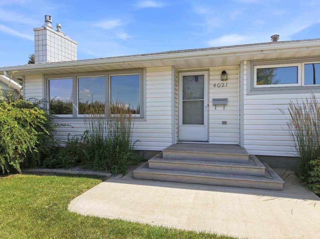 Photo of 4021 Embury Crescent, Red Deer, AB T4N 2S8 (MLS # A2336830)