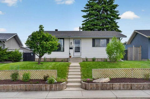 Photo of 1308 Pensacola Way SE, Calgary, AB T2A 2H2 (MLS # A2320491)
