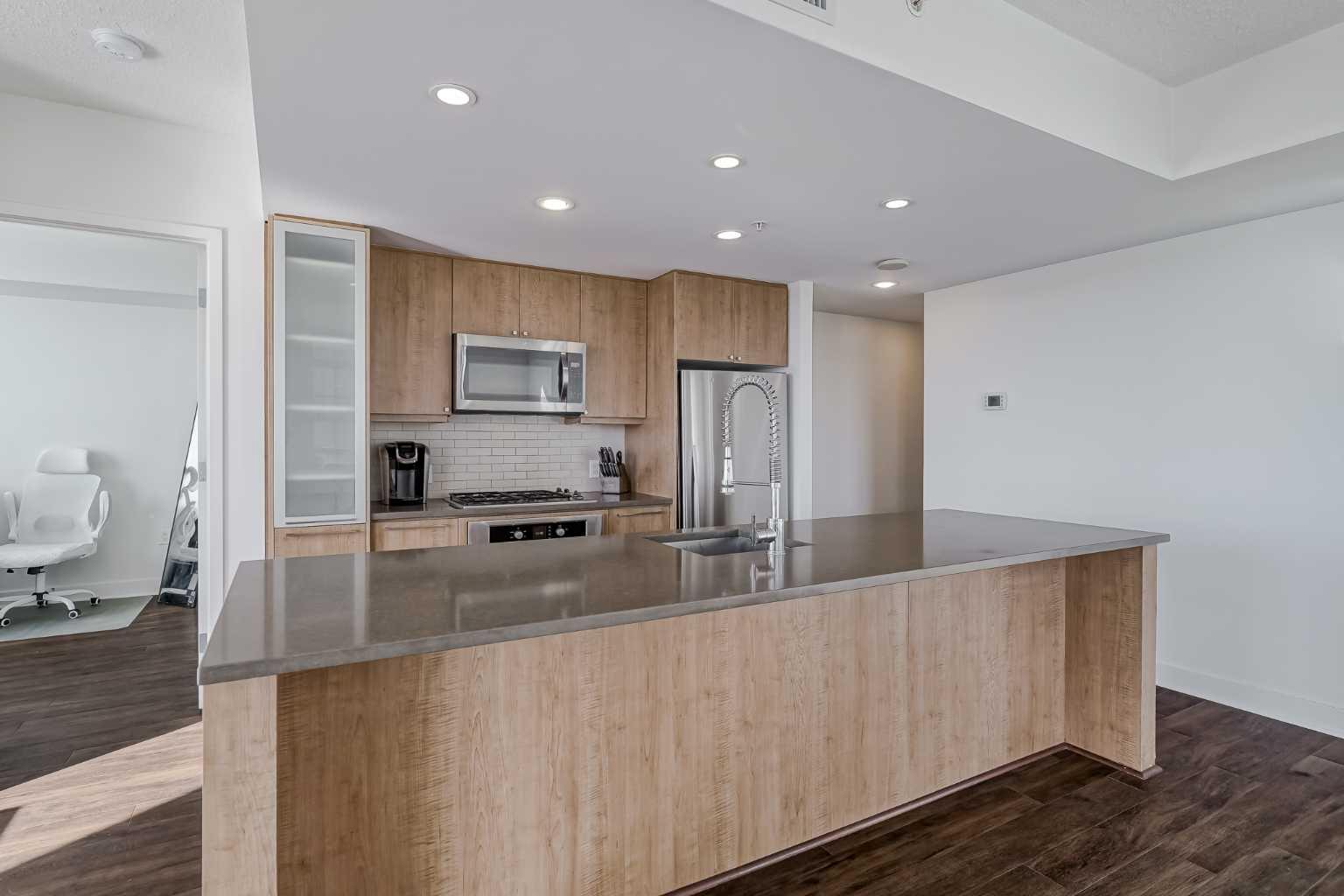1118 12 Avenue SW 706