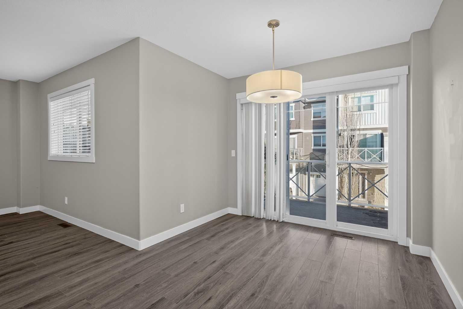 307 Skyview Ranch Grove NE