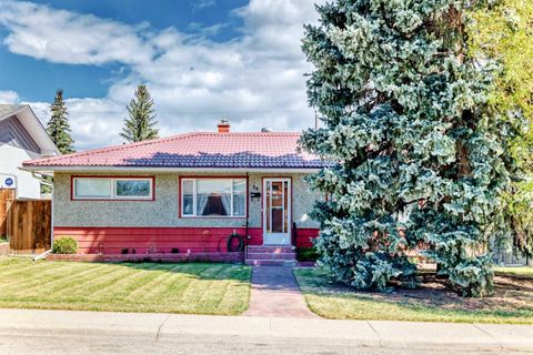 Photo of 54 Fullerton Road SE, Calgary, AB T2H 1E5 (MLS # A2314228)