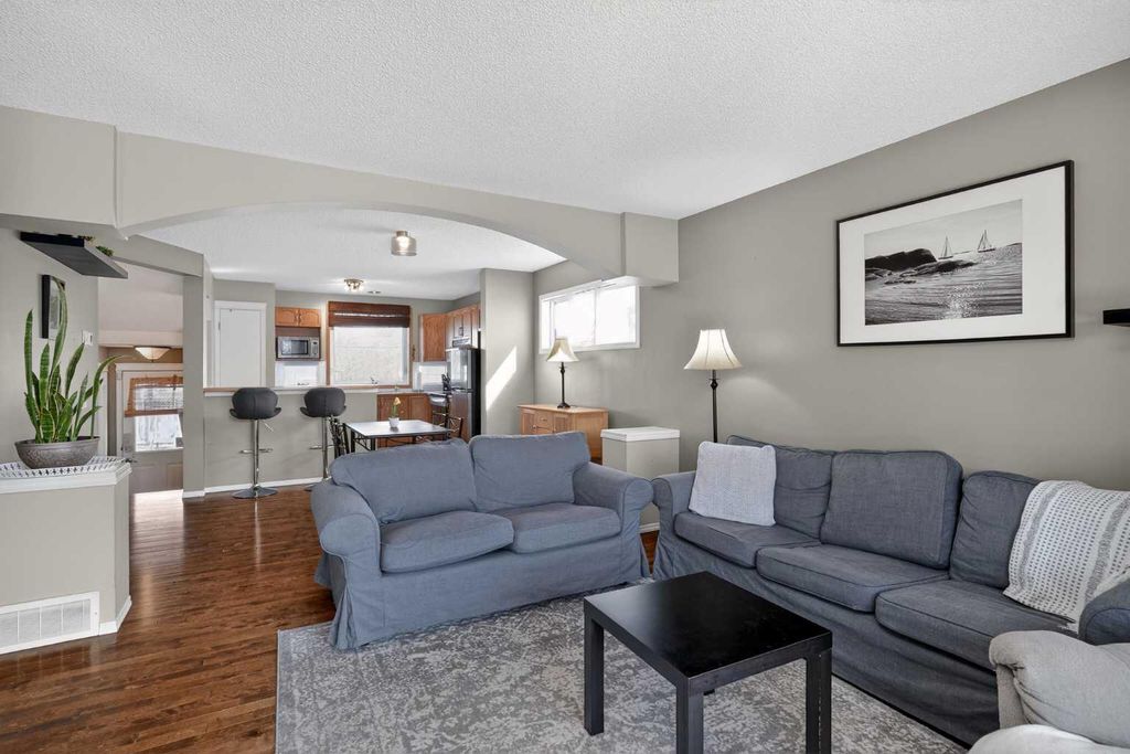 Photo of 20 Inverness Grove SE, Calgary, AB T2Z 3E6 (MLS # A2296923)