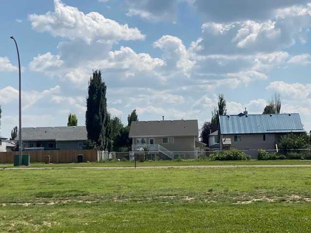 Photo of 87 Upland Manor, Brooks, AB T1R 1P9 (MLS # A2305870)